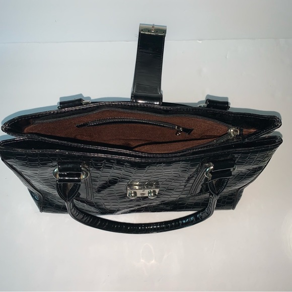 Authentic Gucci mini purse black crocodile print locking purse suede lining - Picture 15 of 15